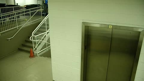 7110CVCULElevator#3Lobby_2021-01-06_11h40min01s397ms.mp4
