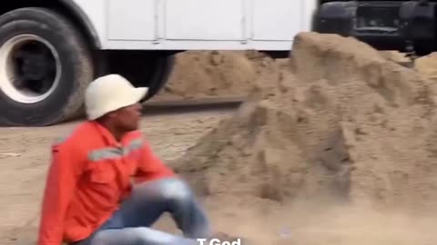 Funny cat 🤣🤣🤣