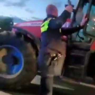 Netherlands: Dutch police pull gun on farmer, shoot at tractor (July 5, 2022)