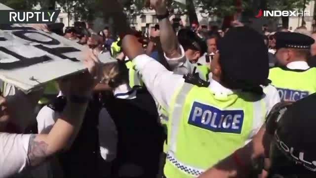 Sukob policije i pobornika Tommyja Robinsona
