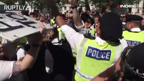 Sukob policije i pobornika Tommyja Robinsona