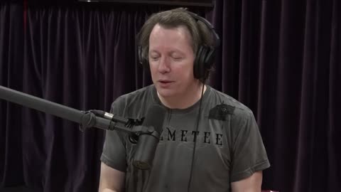 Physicist Sean Carroll Explains Parallel Universes to Joe Rogan