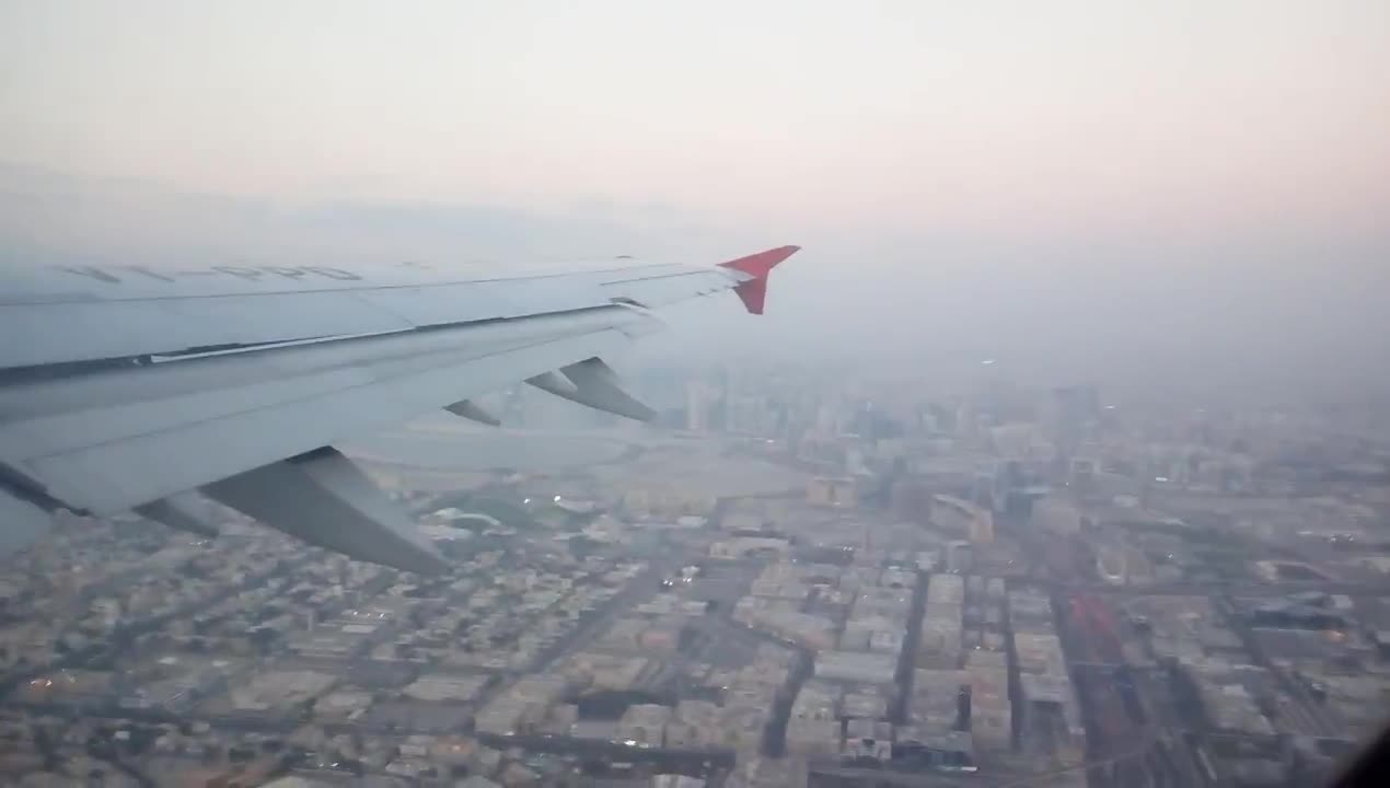 Amazing Flight take off from Dubai Airport