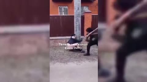 Lynč ženy s nasprávným názorem kyjevským nacistickým policistou