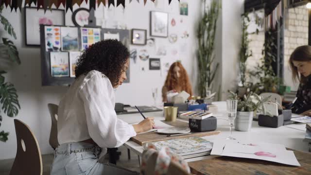 Women Painting