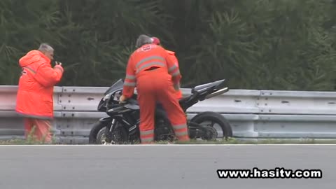 Highsider Crash Brno Motorrad_fährt_weiter