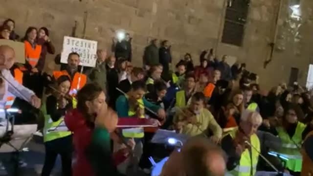 Da Firenze ANDREA COLOMBINI (Piazza della Signoria, 20 ottobre 2021) - “MUSICA PER TRIESTE”!! 🎼🇮🇹👍
