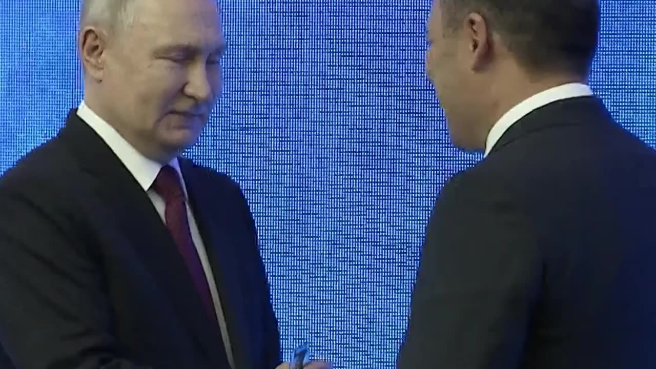 Putin otorga la Orden de Honor de Rusia en su primer viaje al extranjero del año