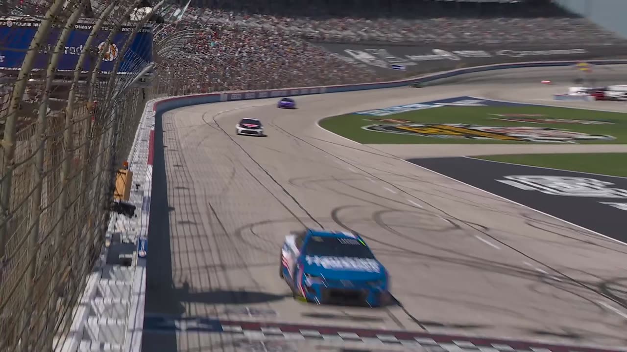 Chase Ellliott wins at Texas Motor speedway