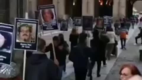 PARMA : MANIFESTAZIONE NOVAX ,MANIFESTANTI SFILANO RICORDANDO LE VITTIME