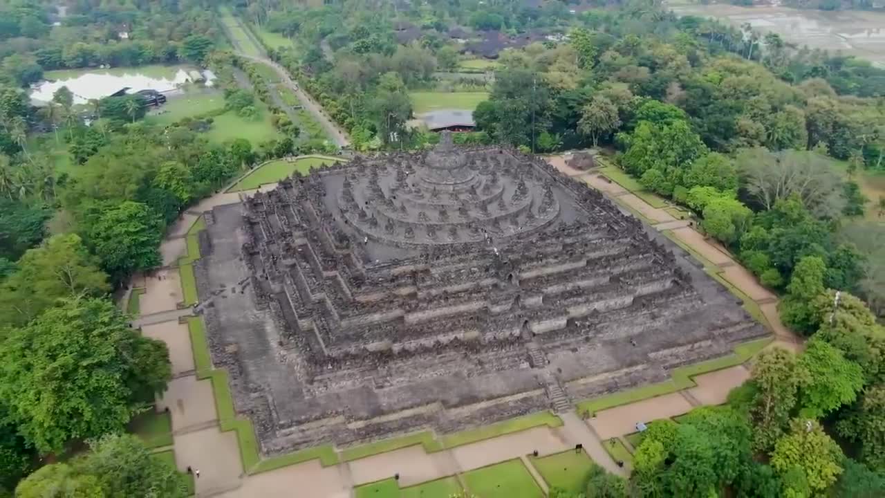 15 INCREDIBLE Ancient Buildings and Structures