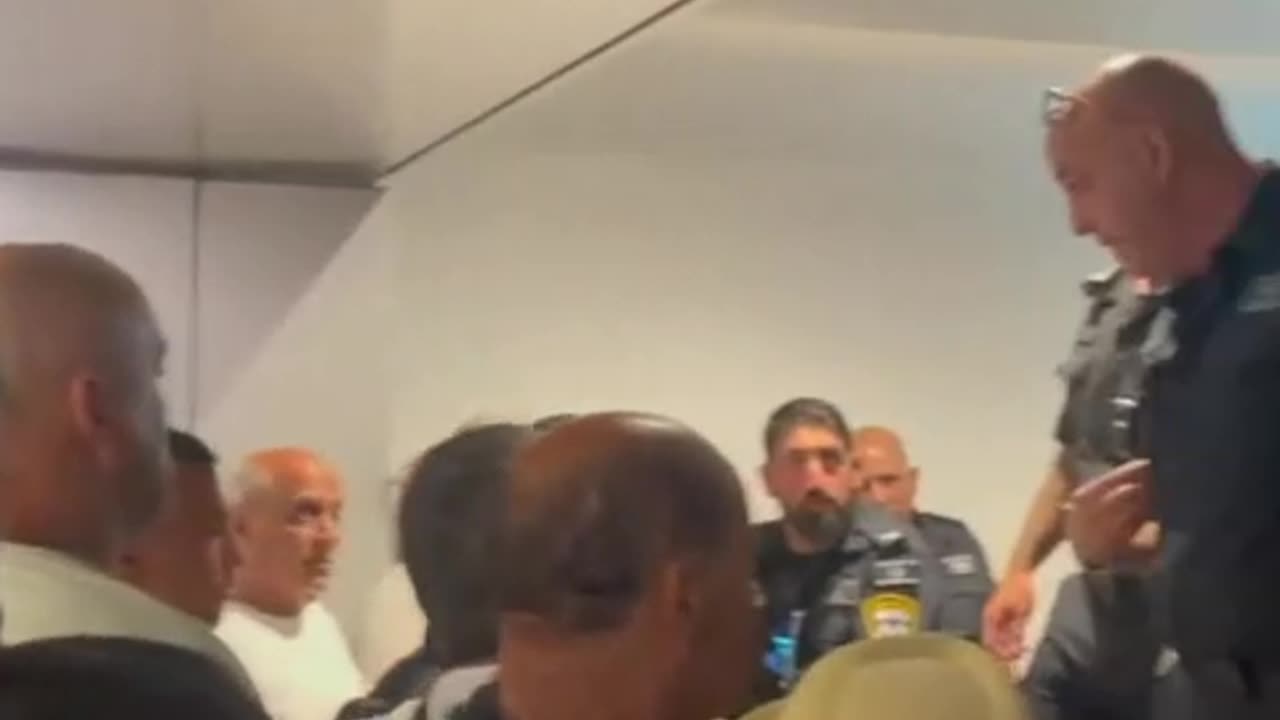 Israelis fight over tickets to leave the country at Ben-Gurion airport