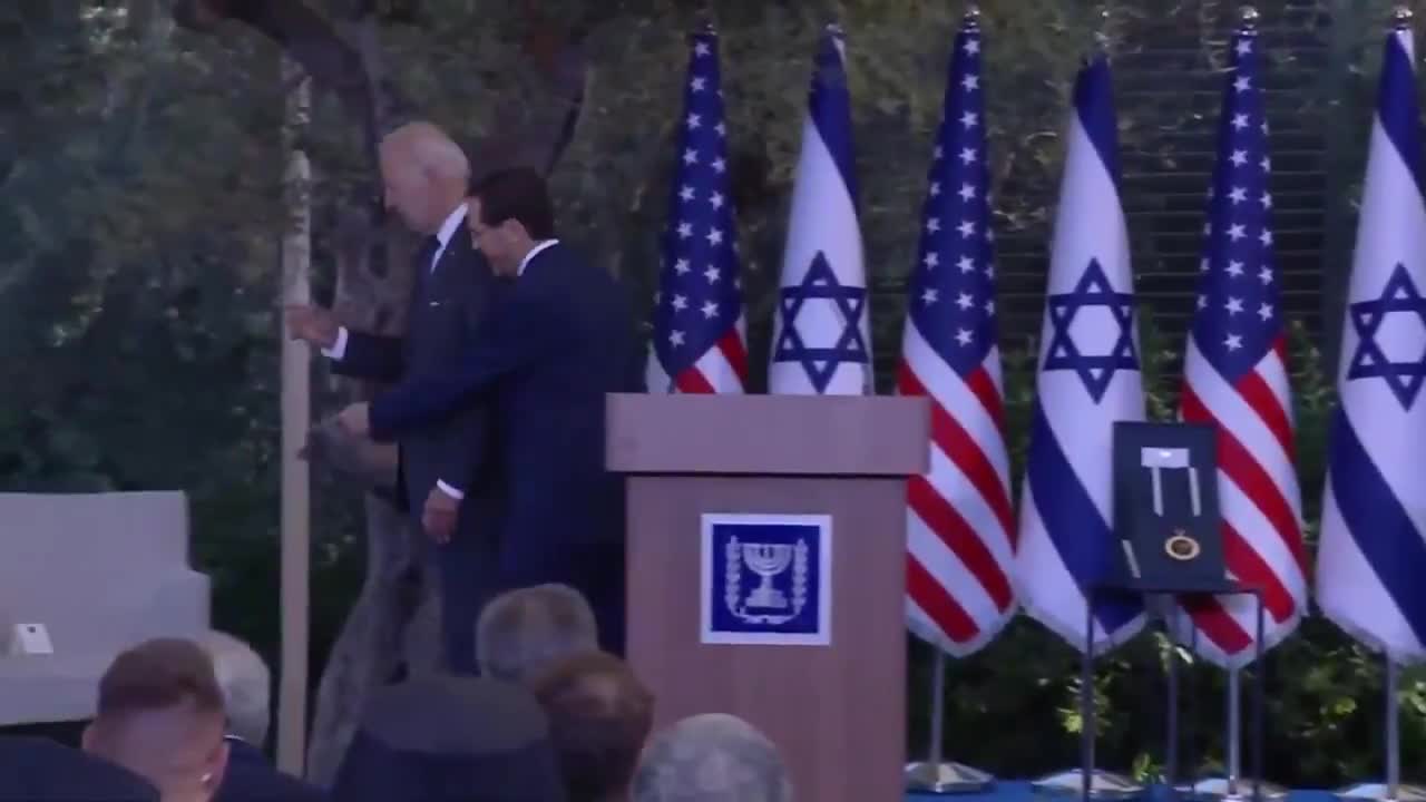 Joe Biden Tries To Shake Hand With Non-Existent Person…Again Embarrasses America On The World Stage