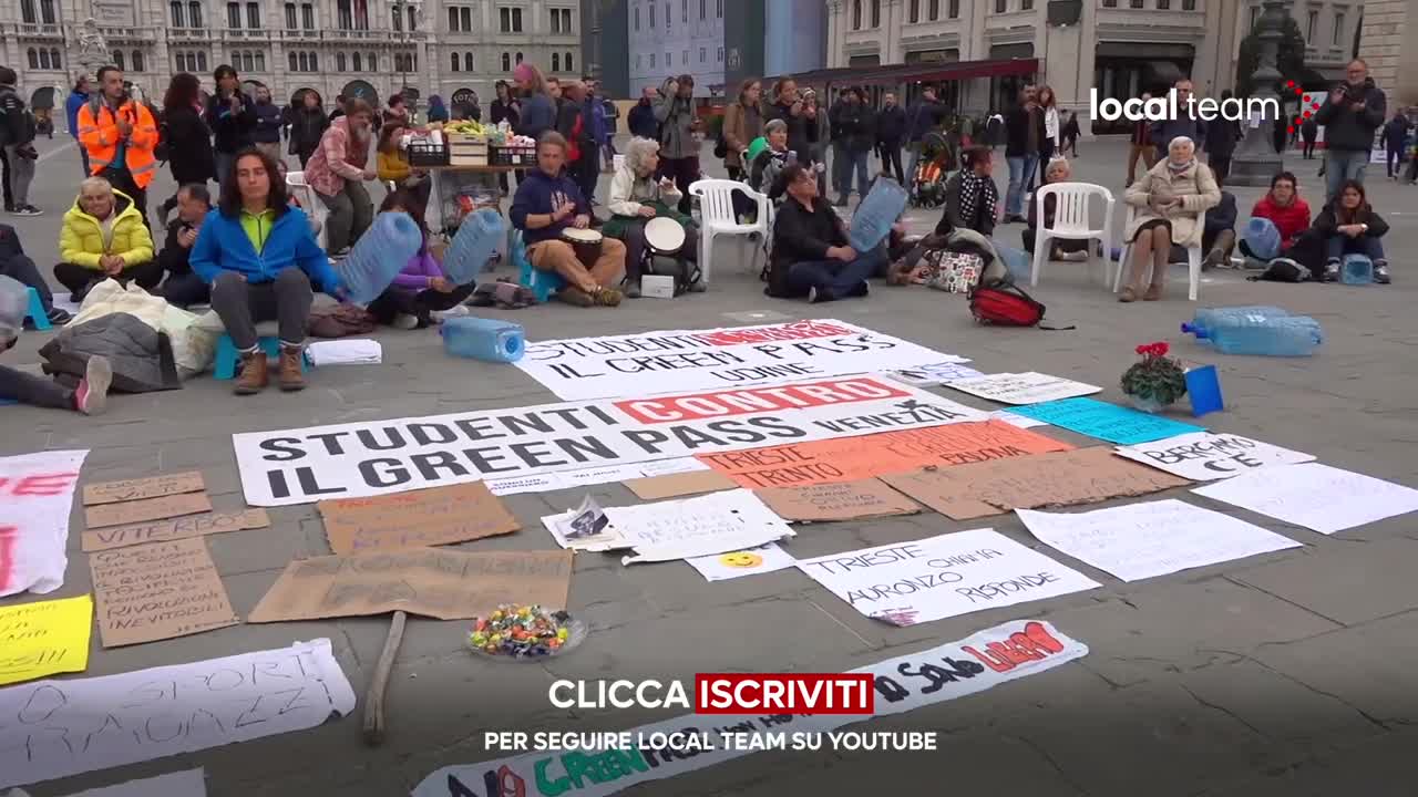 Trieste, continua il presidio No Green Pass in Piazza Unità d'Italia. Per domani attese più di 20.000 persone