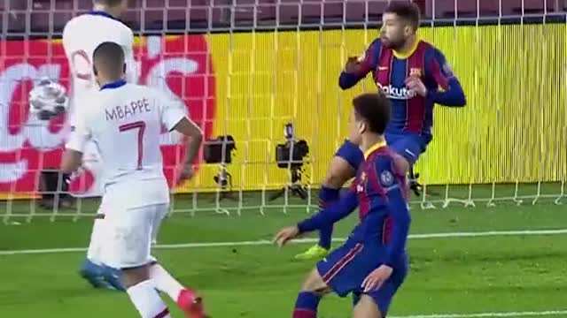 WHEN MBAPPE SHOWS MESSI WHO THE BOSS IS