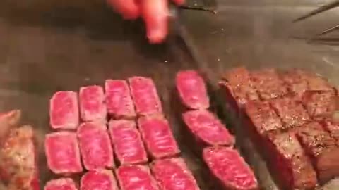 SLICING KOBE BEEF