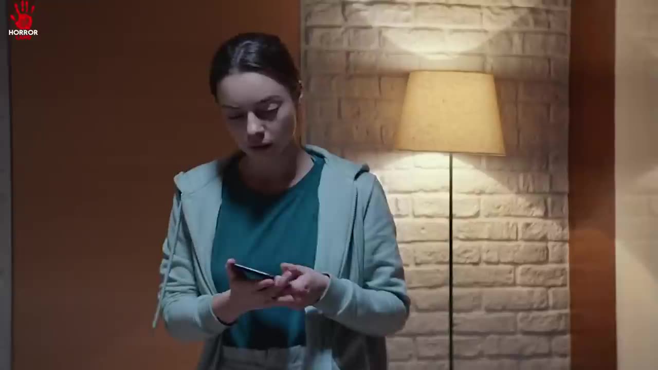 boy uploaded n**de photo of girl || HORROR THRILLER MOVIE EXPLAIN IN HINDI