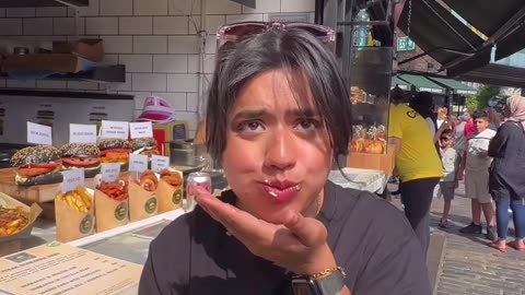 This vegan burger has COMPLETELY changed my mind about vegan food! 😱🍔🌱