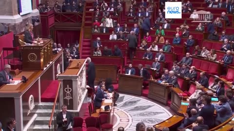 Macron se queda: "Nunca asumiré la irresponsabilidad de otros"