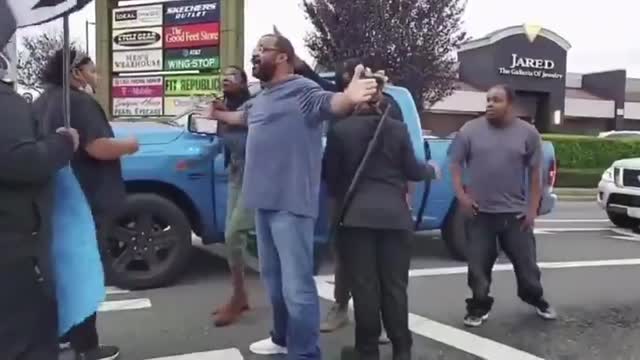 Black driver would not have any of it from the BLM mob