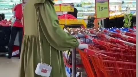 Muslim veiled women's clothing