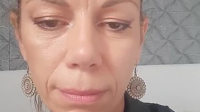 Témoignage de Erika qui nous avertit que son mari à fait un AVC suite à l'injection du vaccin Pfizer