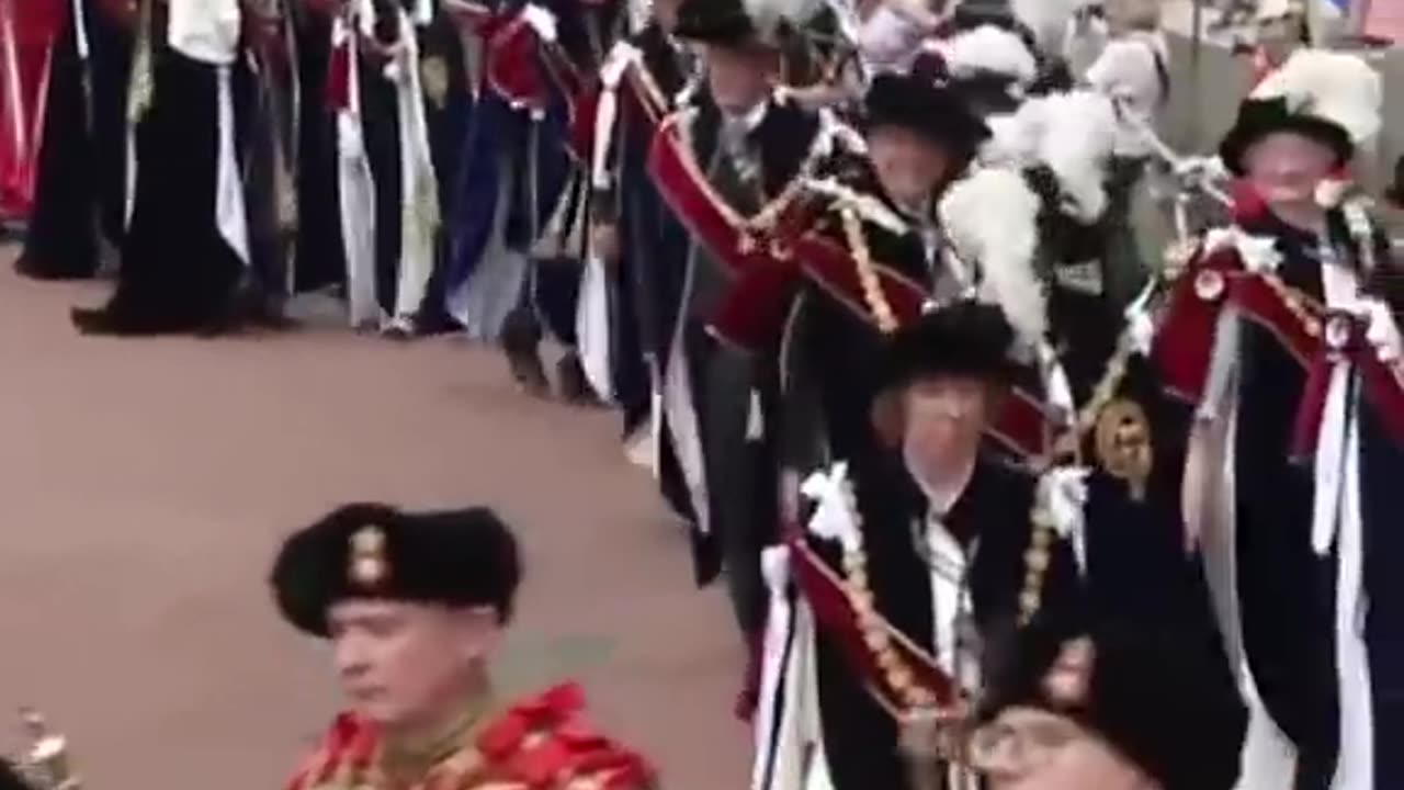 Soldier_faints_at_Windsor_Castle