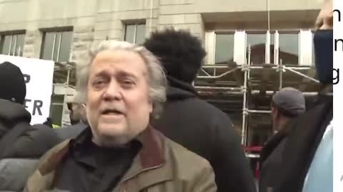 Steve Bannon arrives at FBI Washington to hand himself in *see description*
