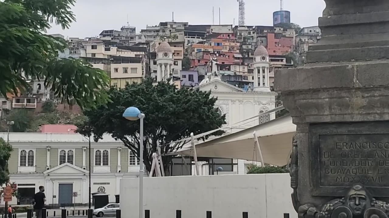Walking close by my hotel in Quayaquil Ecuador 🇪🇨