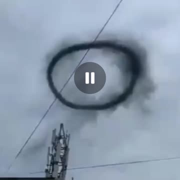 A graphene cloud at a 5G tower Nuage de graphène au dessus d'une tour 5G