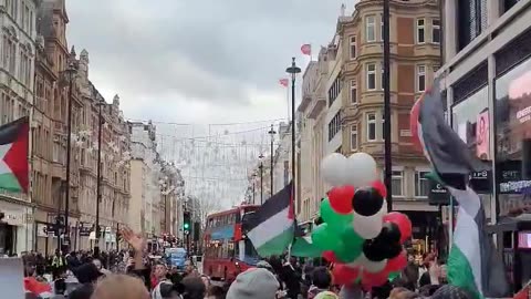 Oxford Street has been shut down!