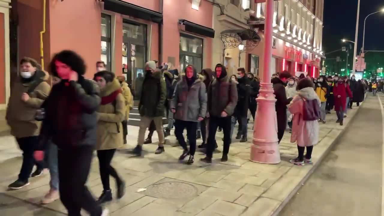 Protests in Moscow. People chant: "No to war"