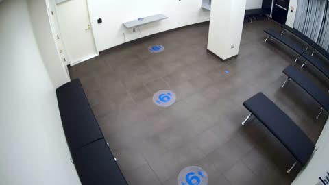 8030FCOB01128BadgingWaitingArea_2021-01-06_04h40min00s483ms.mp4