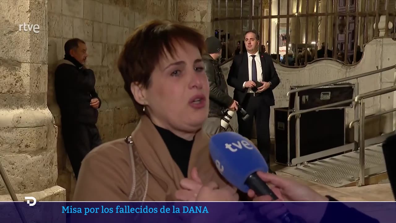 DANA: La CATEDRAL de VALENCIA acoge la MISA FUNERAL en honor a la VÍCTIMAS | RTVE Noticias