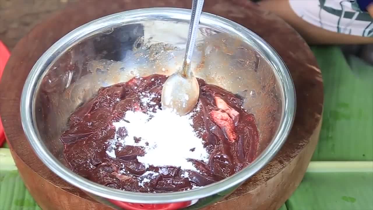 Yummy cooking Beef Liver with Chilly Pepper recipe _ Cooking skills _ Khmer Survival Skills