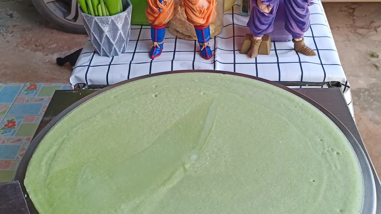 Ready for a Tasty Adventure? Discover this Lime Green Thai Crêpe!