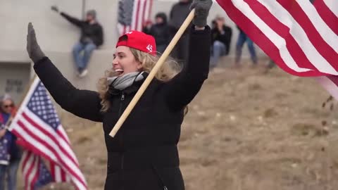 🇺🇸 Americans for Freedom Cheer on the People's Convoy as it Passes Through Ohio