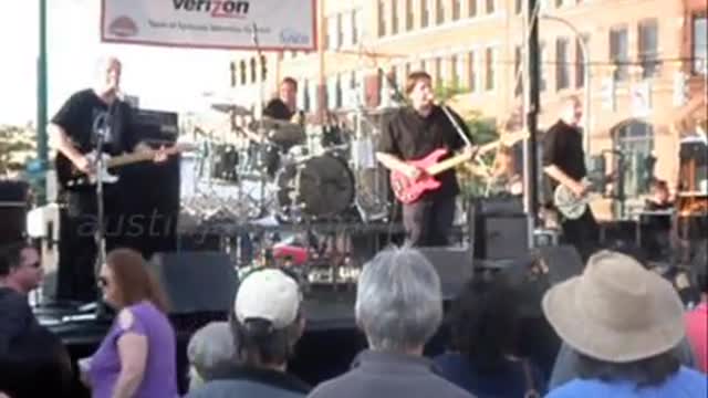 The Flashcubes Live Social Mobility