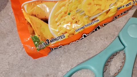 Eating Maruchan Ramen Noodle Chicken Flavor, Dbn, MI, 1/10/24