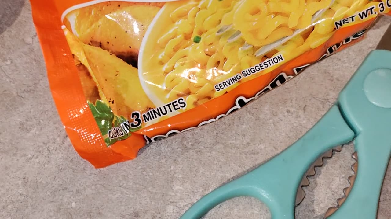Eating Maruchan Ramen Noodle Chicken Flavor, Dbn, MI, 1/10/24
