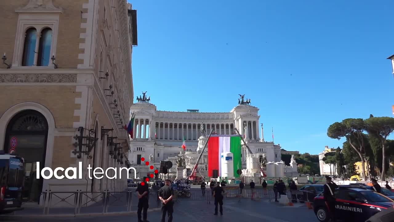 Festa della Repubblica, le frecce tricolori in volo su Roma