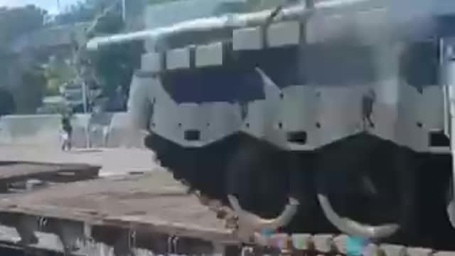 RUSSIAN REINFORCEMENTS TO THE SOUTH, 64 T-80 TANKS, 15 INFANTRY FIGHTING VEHICLES, 4 GRAD MLRS, 93 MSTA-B AND D-20 GUNS. HOWITZERS