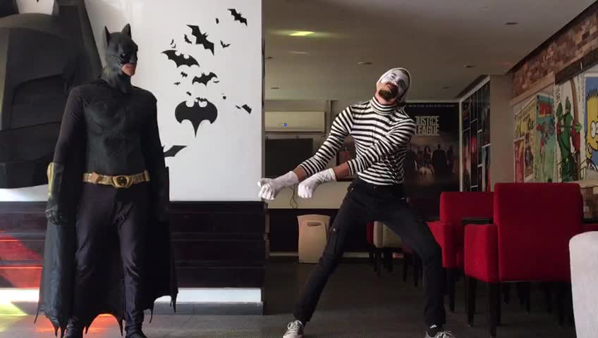 mime man VS batman