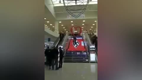 **VERY GRAPHIC!** Putin is at war with the Nazis