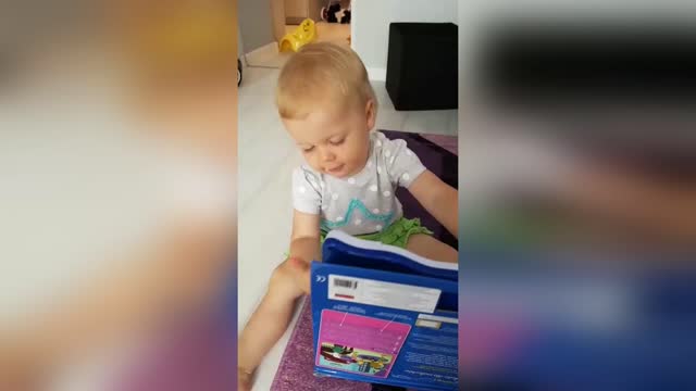 18-Month-Old Baby Girl Sings Hallelujah