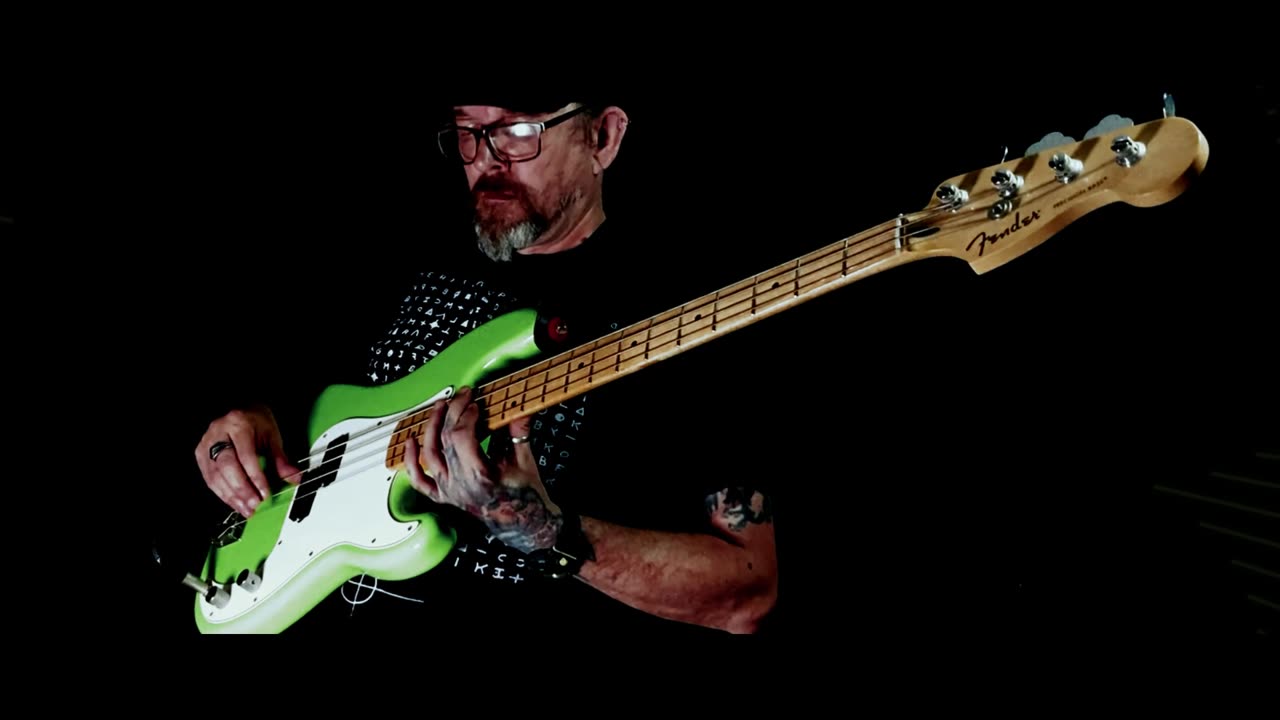 Clive H Jones - 'Bent Elbow' 𝄢 Original Solo Bass Track #bassist