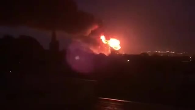 Massive fire breaks out at Hoo Marina Kent, tense footage captured on camera