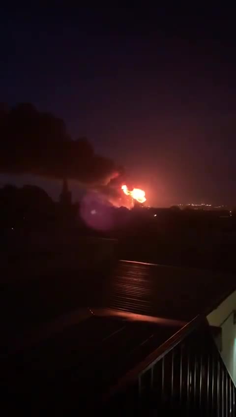 Massive fire breaks out at Hoo Marina Kent, tense footage captured on camera