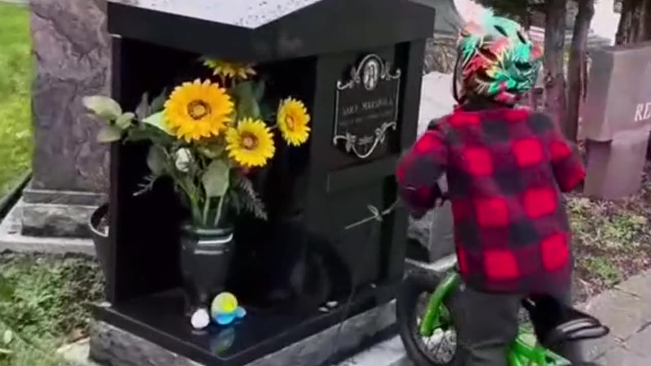 WHAT A SWEET BOY THROWING HIS MOM 😢A KISS WHO HE MISSES DEARLY