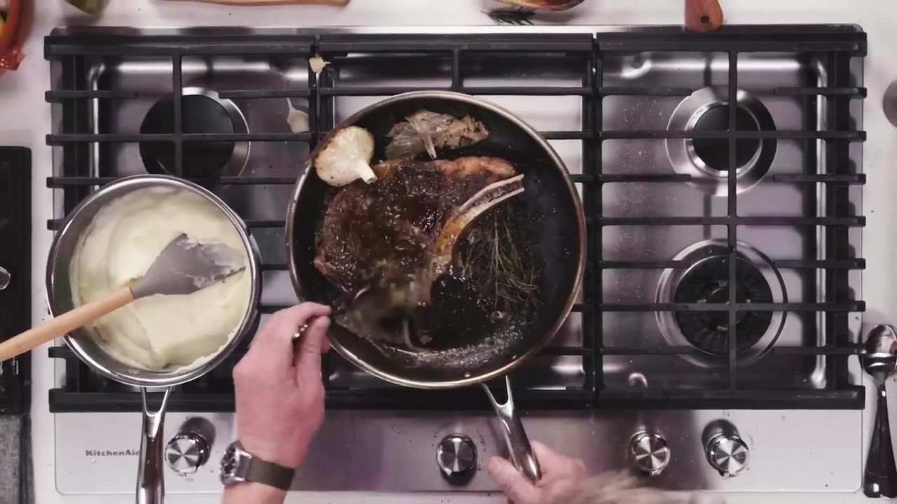 Gordon Ramsay Makes the Perfect Steak
